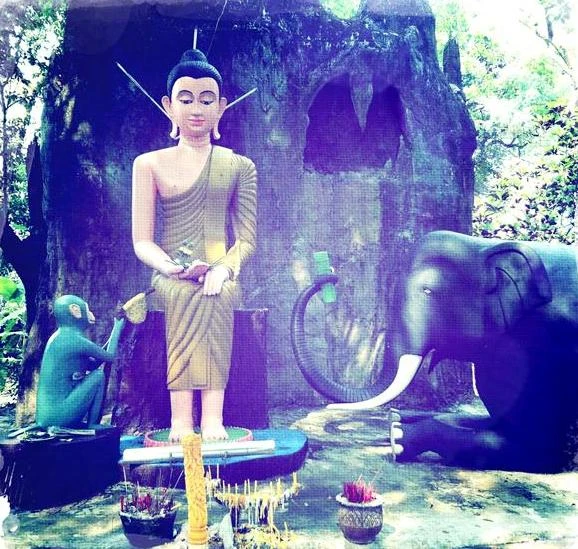 Tượng Phật tại chùa ChargYai, Chantraburi, Thailand